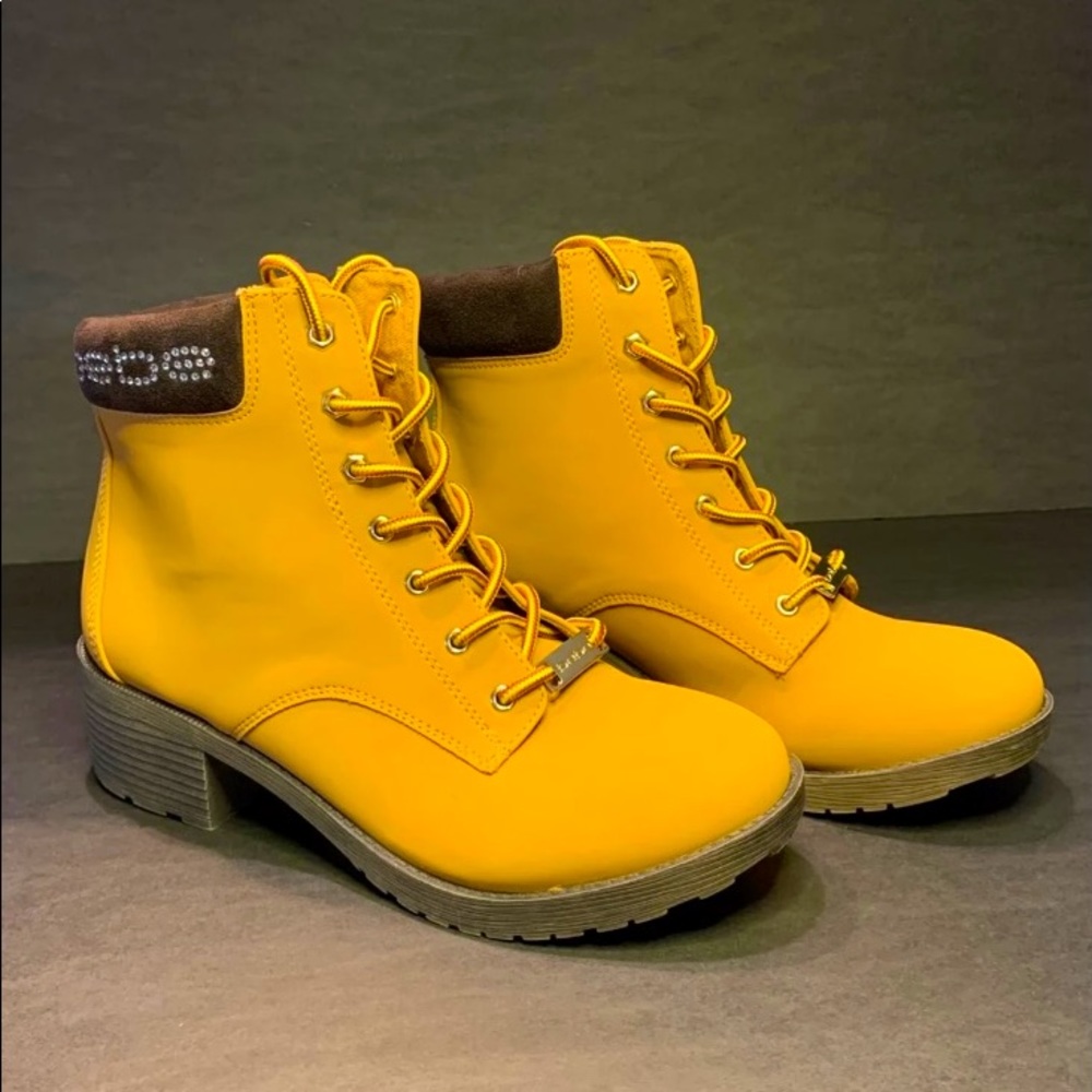 BEBE SHAYLIE BOOTS